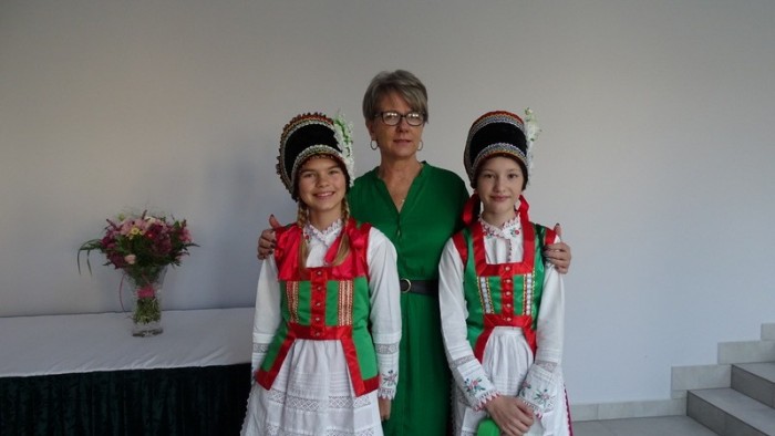 Burmistrz Myszyńca i dwie kurpianki