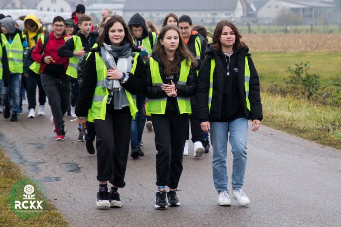 Rajd Szlakami Barci Kurpiowskich - dzieci biorące udział w rajdzie